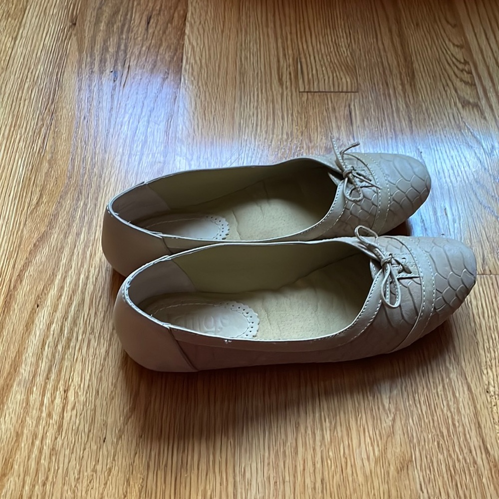 Latigo tan flat beige slight worn
